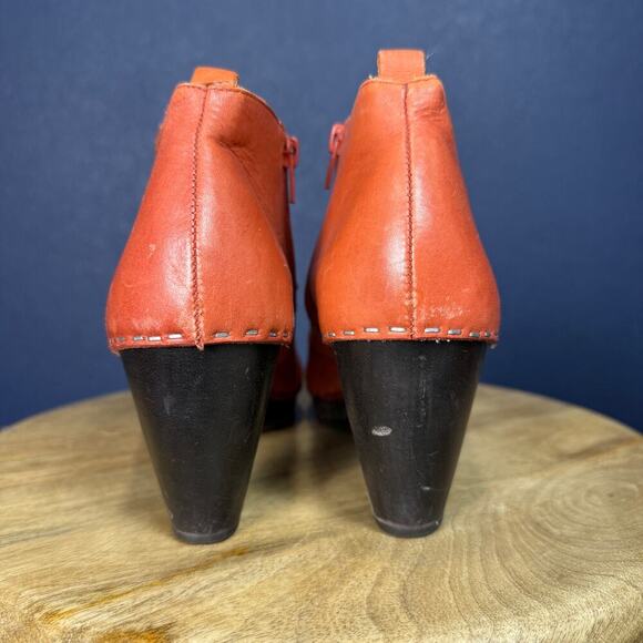 Anthropologie Schuler & Sons Cider Press Red Leather Wood Clog Booties, Size 6 - Picture 3 of 9